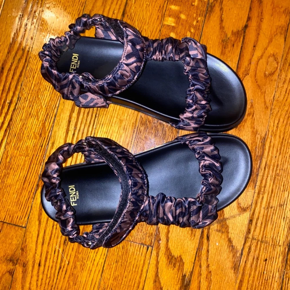 Sandals - Picture 2 of 3